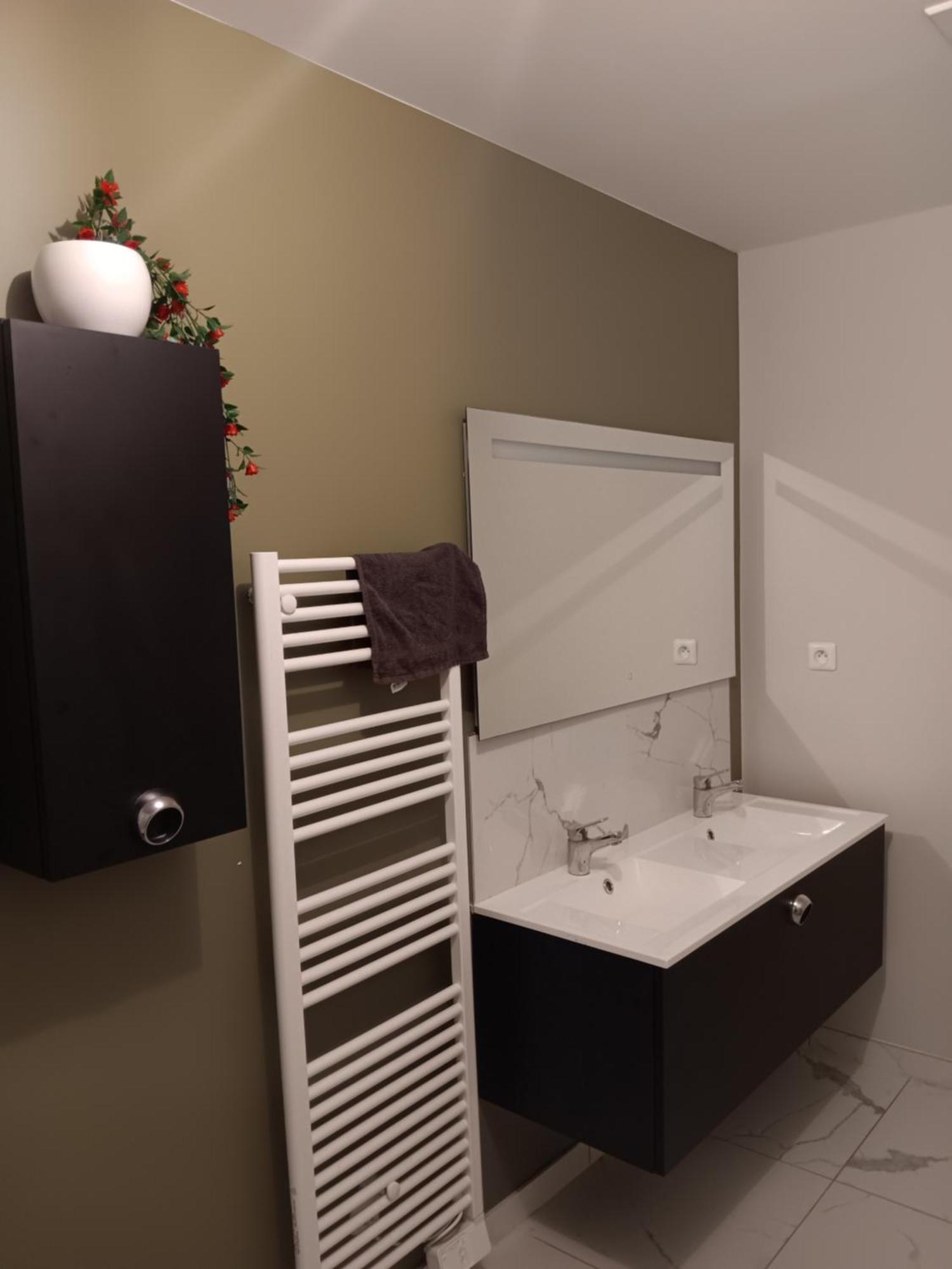 Chambre Privee Dans Une Maison Familiale Charmes  Exteriér fotografie