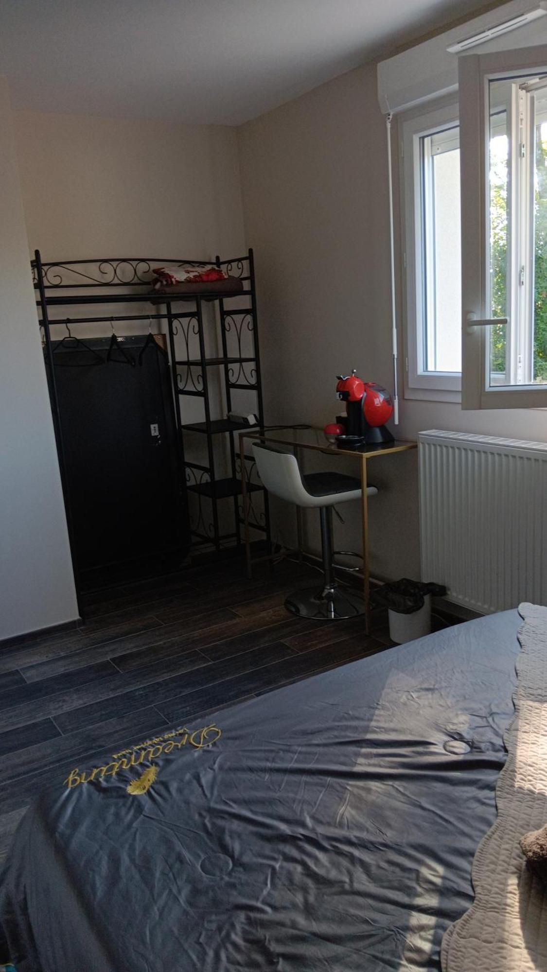 Chambre Privee Dans Une Maison Familiale Charmes  Exteriér fotografie