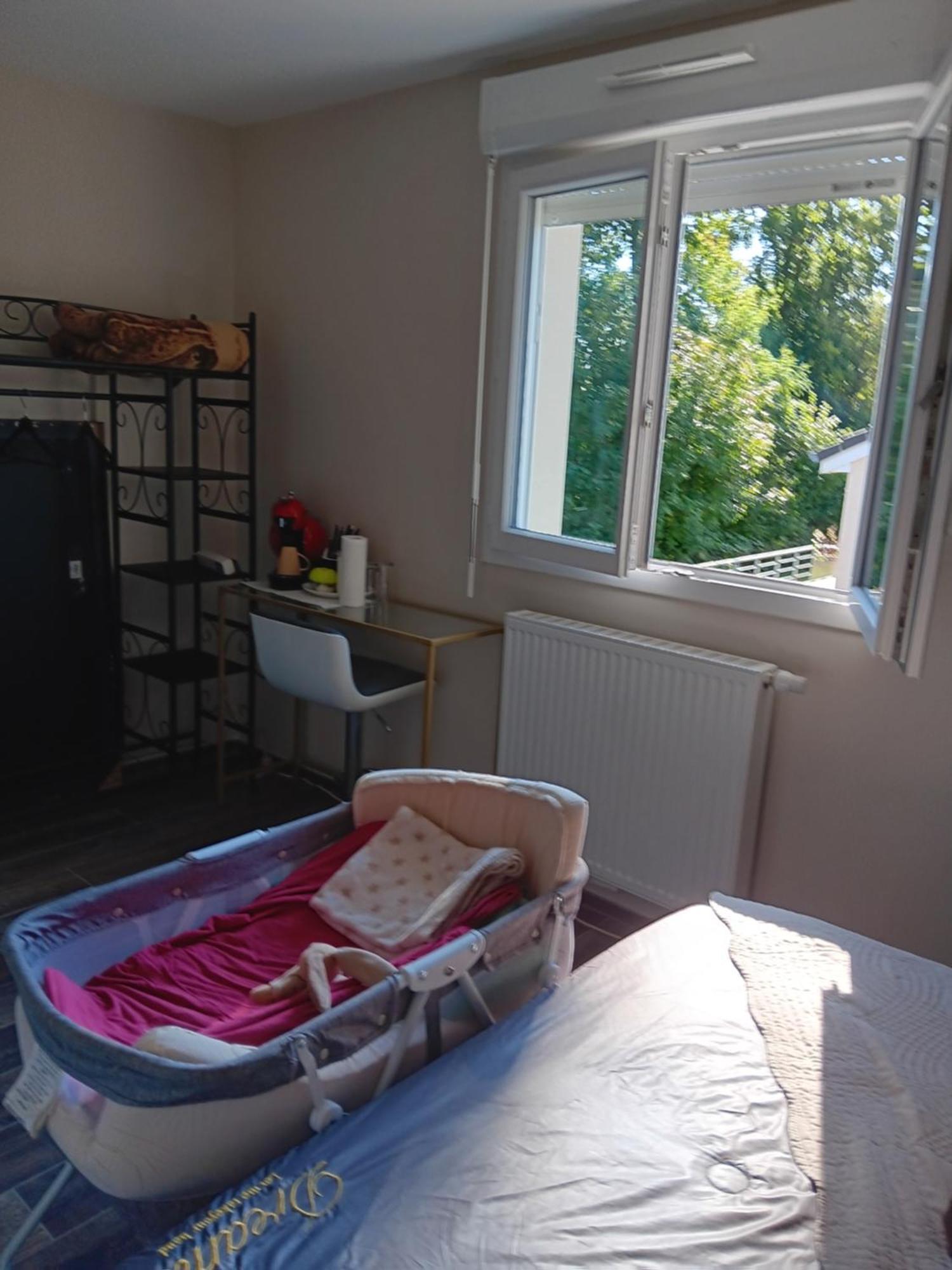 Chambre Privee Dans Une Maison Familiale Charmes  Exteriér fotografie