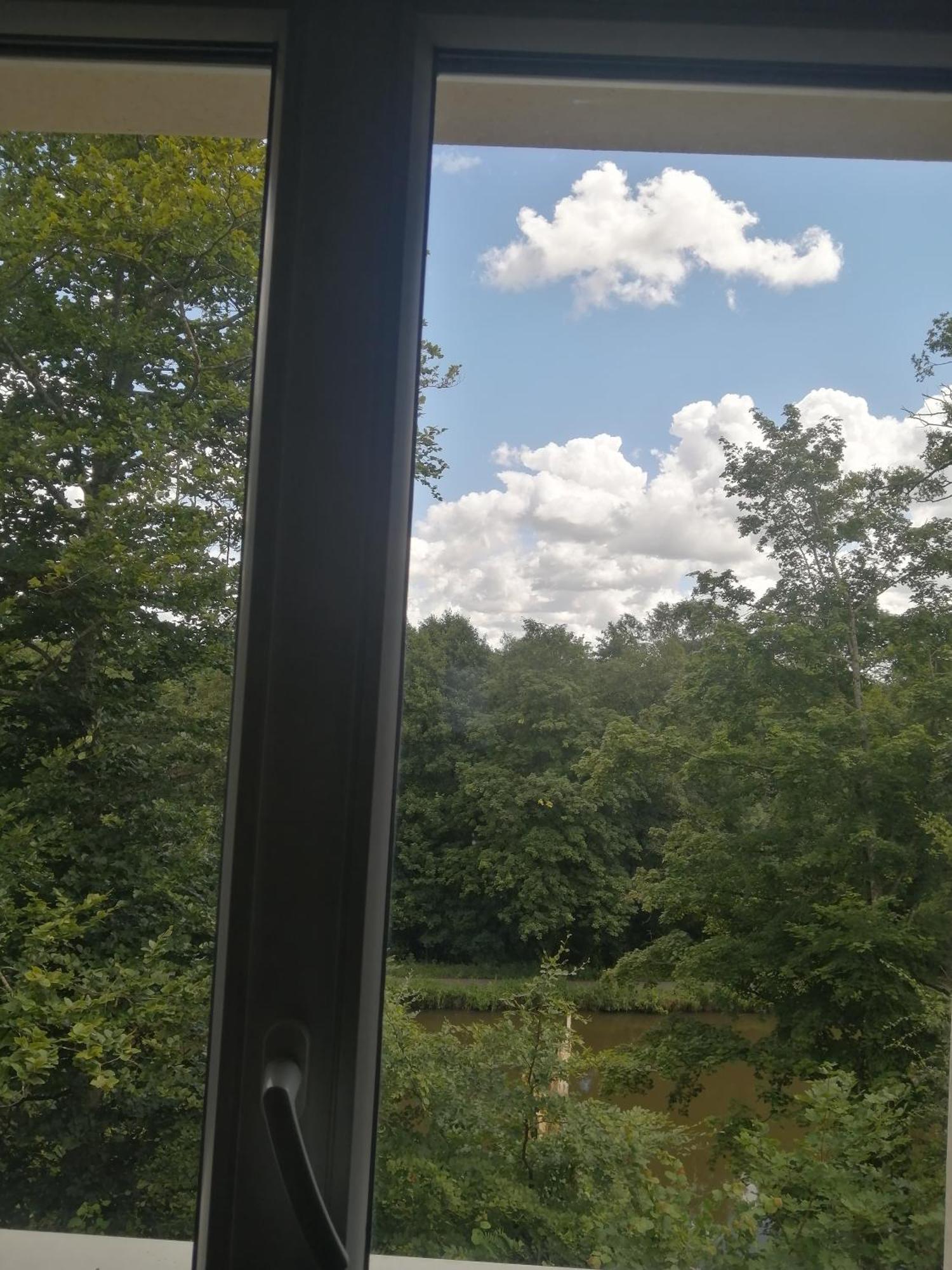 Chambre Privee Dans Une Maison Familiale Charmes  Exteriér fotografie