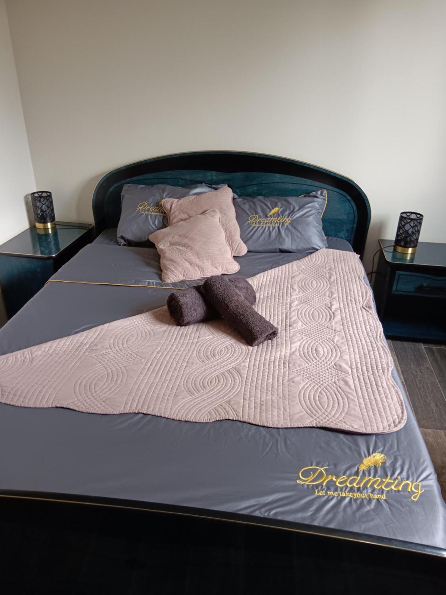 Chambre Privee Dans Une Maison Familiale Charmes  Exteriér fotografie